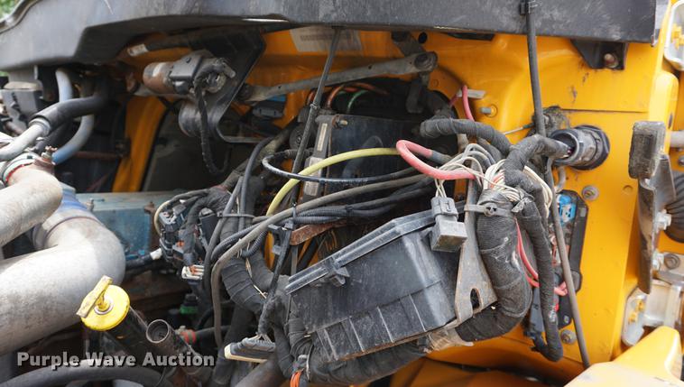 image for item DD7680 2002 International 7400 dump truck