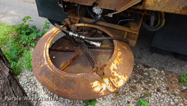 image for item DD7680 2002 International 7400 dump truck