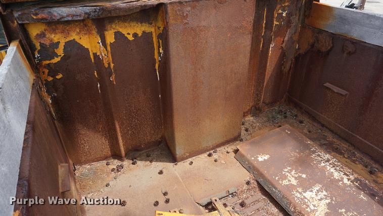 image for item DD7680 2002 International 7400 dump truck