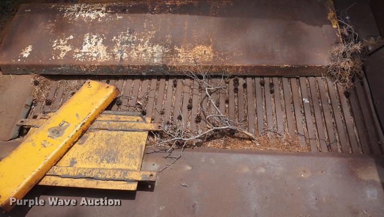 image for item DD7680 2002 International 7400 dump truck