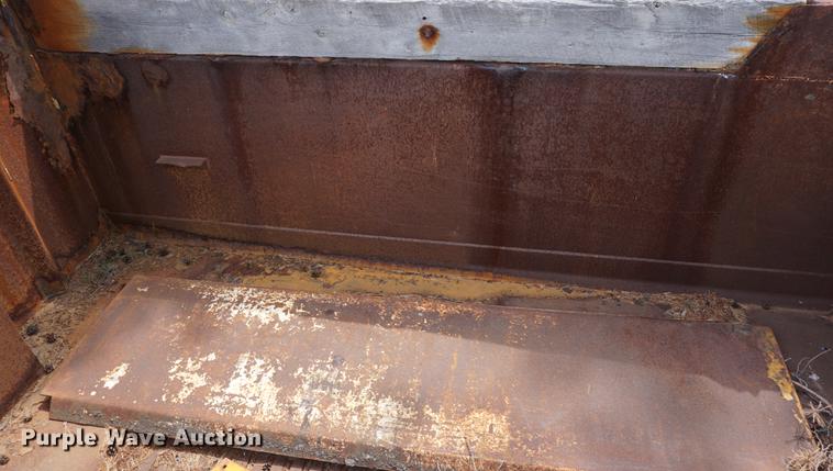 image for item DD7680 2002 International 7400 dump truck