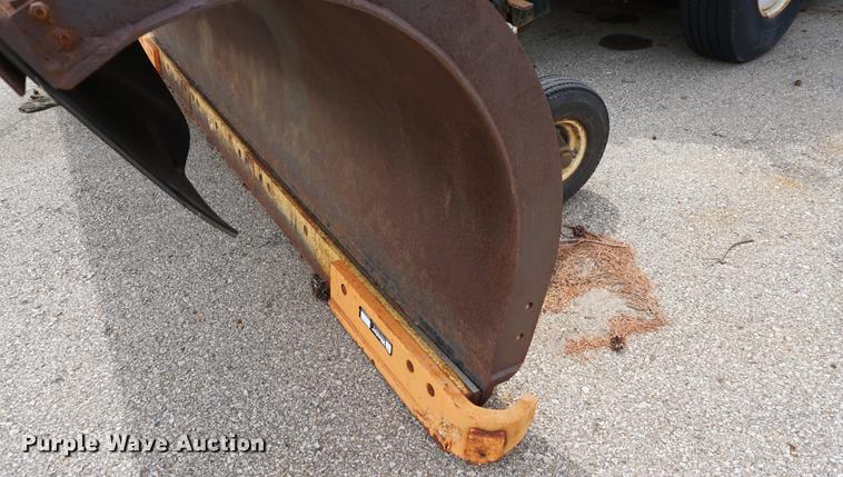 image for item DD7680 2002 International 7400 dump truck