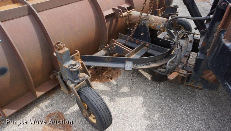 image for item DD7680 2002 International 7400 dump truck