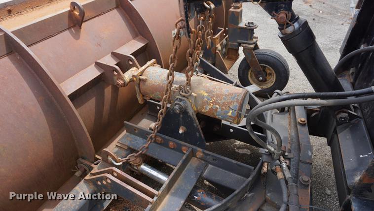 image for item DD7680 2002 International 7400 dump truck