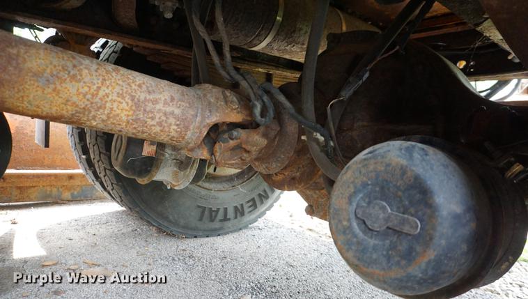 image for item DD7680 2002 International 7400 dump truck