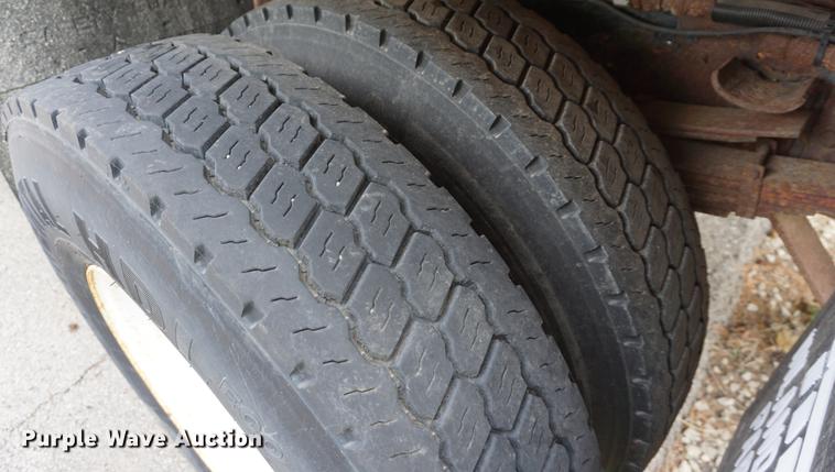 image for item DD7680 2002 International 7400 dump truck