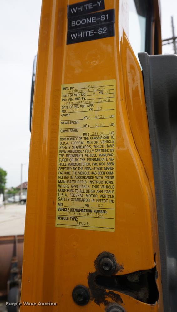 image for item DD7680 2002 International 7400 dump truck