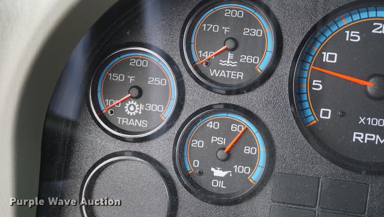 image for item DD7682 2014 International DuraStar 4300 truck cab and chassis