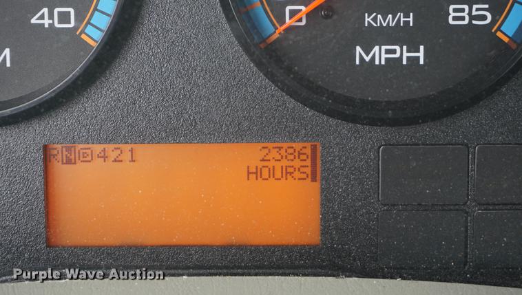 image for item DD7682 2014 International DuraStar 4300 truck cab and chassis