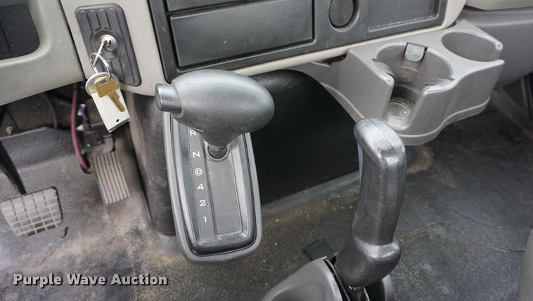 image for item DD7682 2014 International DuraStar 4300 truck cab and chassis