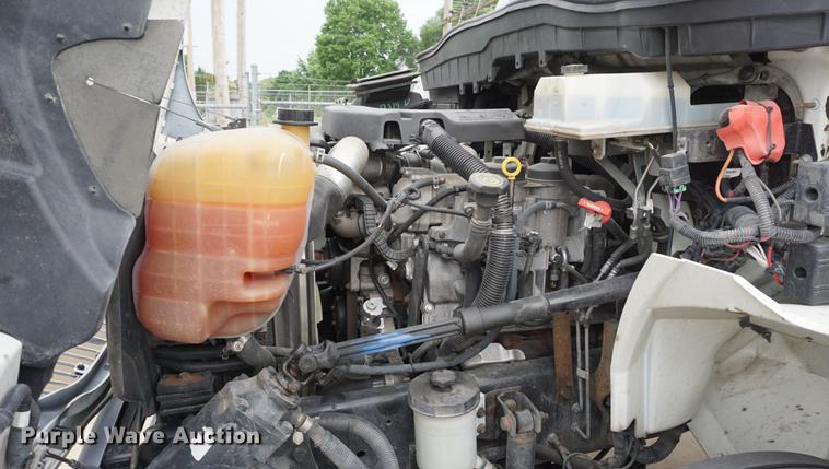 image for item DD7682 2014 International DuraStar 4300 truck cab and chassis