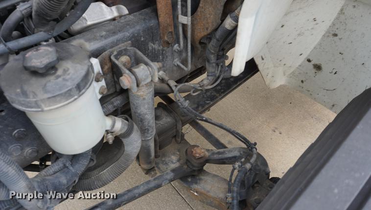 image for item DD7682 2014 International DuraStar 4300 truck cab and chassis