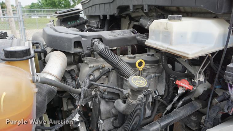 image for item DD7682 2014 International DuraStar 4300 truck cab and chassis