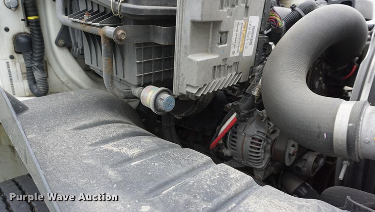 image for item DD7682 2014 International DuraStar 4300 truck cab and chassis