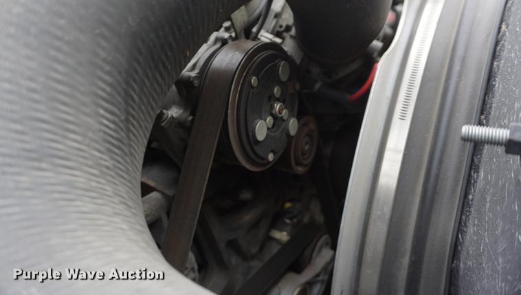 image for item DD7682 2014 International DuraStar 4300 truck cab and chassis