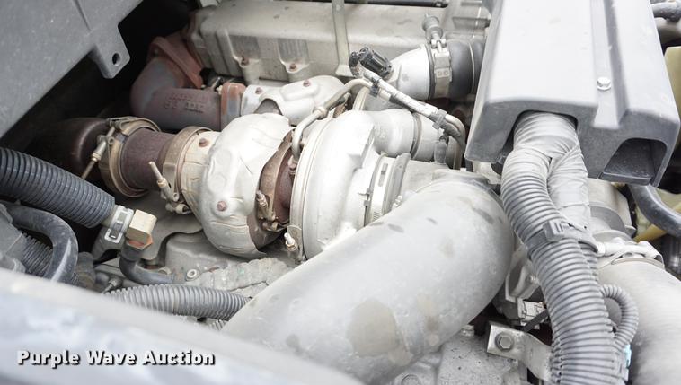 image for item DD7682 2014 International DuraStar 4300 truck cab and chassis