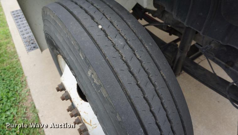 image for item DD7682 2014 International DuraStar 4300 truck cab and chassis