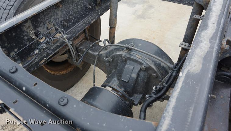 image for item DD7682 2014 International DuraStar 4300 truck cab and chassis