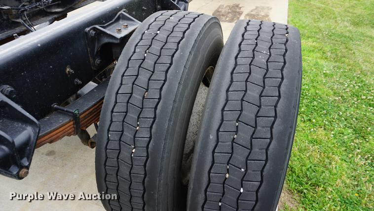 image for item DD7682 2014 International DuraStar 4300 truck cab and chassis