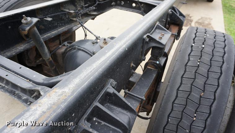 image for item DD7682 2014 International DuraStar 4300 truck cab and chassis