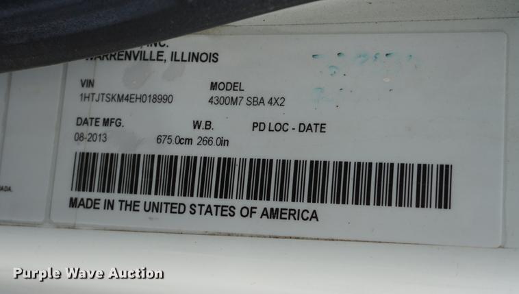 image for item DD7682 2014 International DuraStar 4300 truck cab and chassis