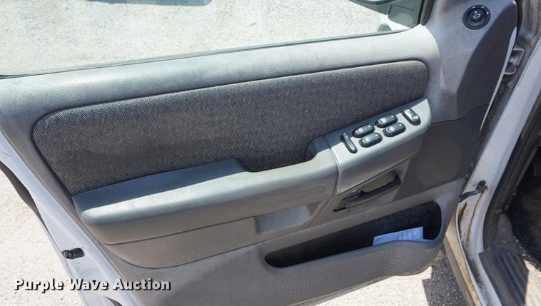 image for item DD7708 2002 Ford Explorer XLS SUV