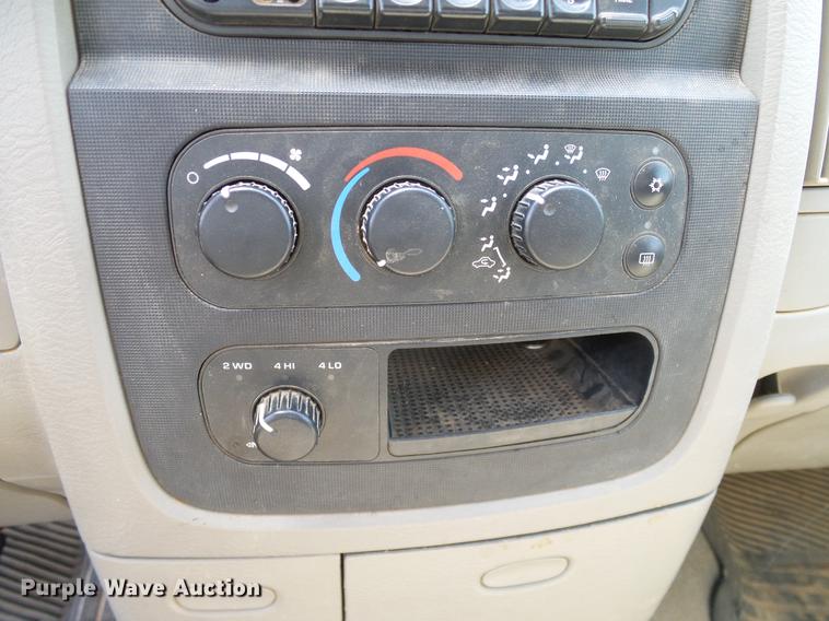 image for item DD8184 2004 Dodge Ram 1500 Quad Cab pickup truck