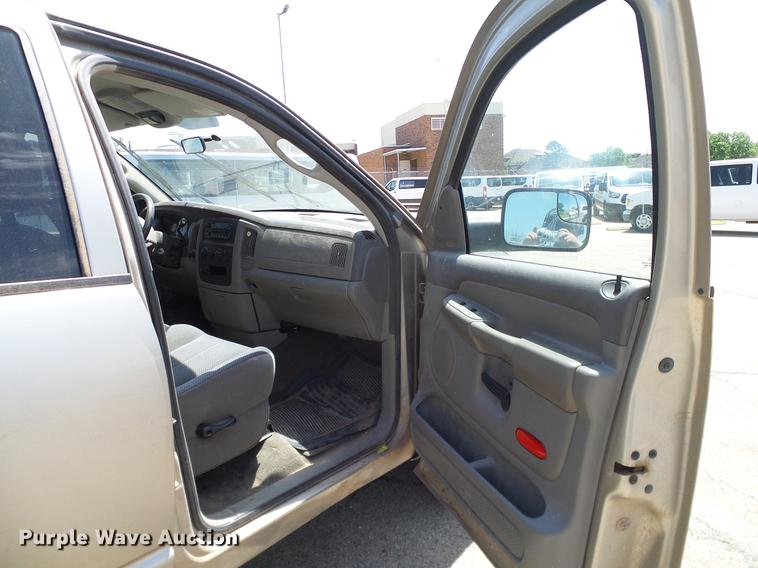 image for item DD8184 2004 Dodge Ram 1500 Quad Cab pickup truck