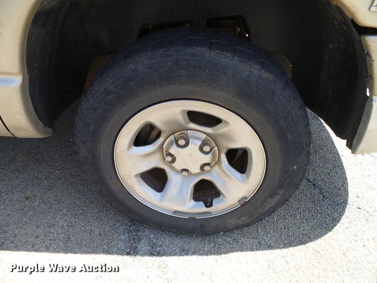 image for item DD8184 2004 Dodge Ram 1500 Quad Cab pickup truck