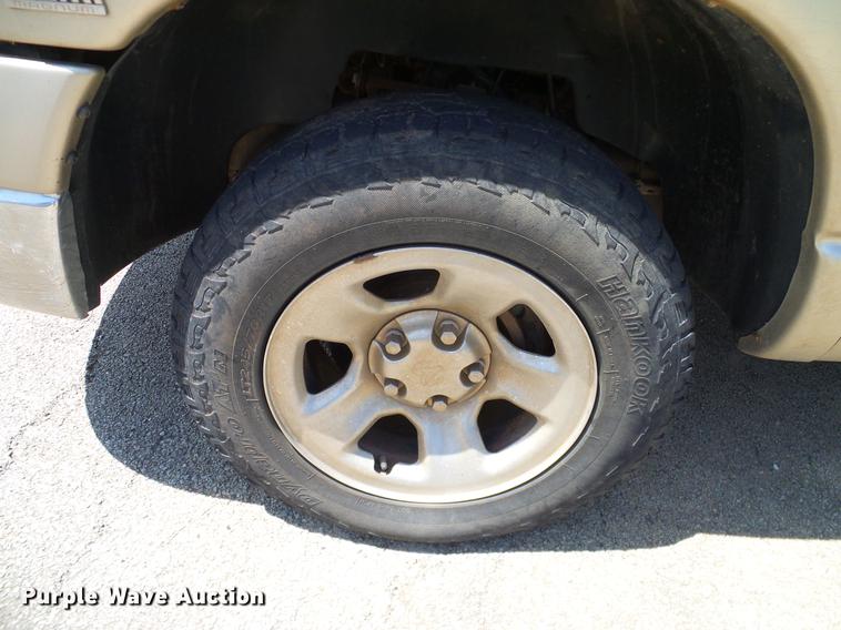 image for item DD8184 2004 Dodge Ram 1500 Quad Cab pickup truck