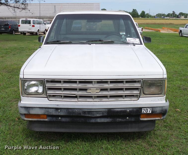 image for item DD8215 1988 Chevrolet S10 pickup truck