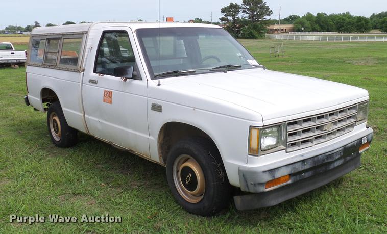 image for item DD8215 1988 Chevrolet S10 pickup truck