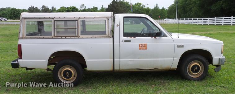 image for item DD8215 1988 Chevrolet S10 pickup truck