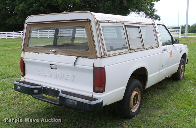image for item DD8215 1988 Chevrolet S10 pickup truck