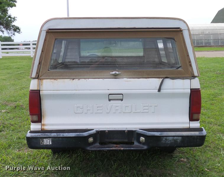 image for item DD8215 1988 Chevrolet S10 pickup truck