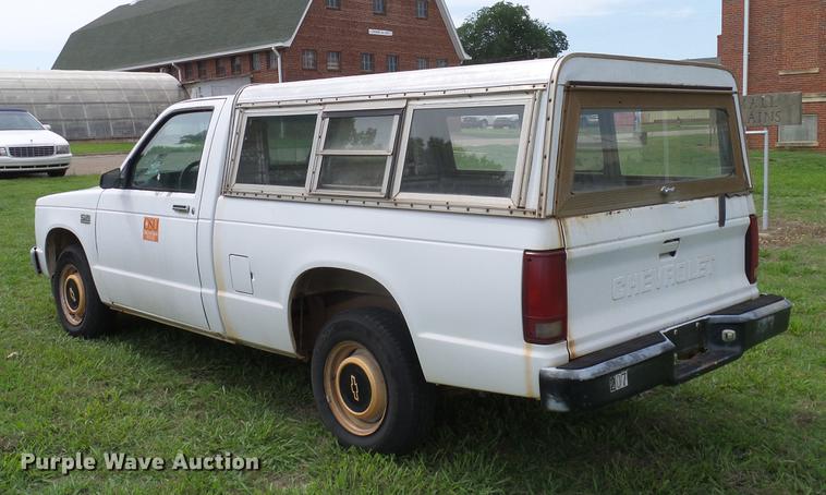 image for item DD8215 1988 Chevrolet S10 pickup truck