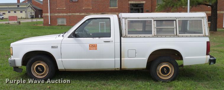 image for item DD8215 1988 Chevrolet S10 pickup truck
