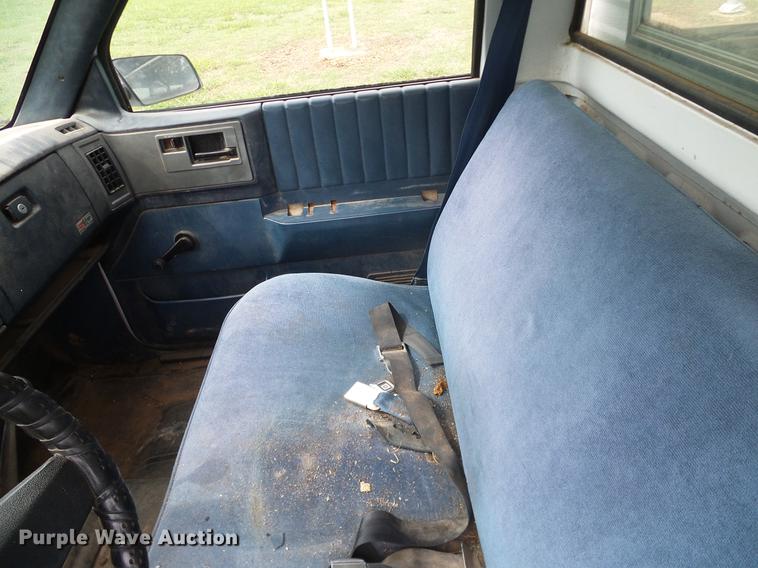 image for item DD8215 1988 Chevrolet S10 pickup truck