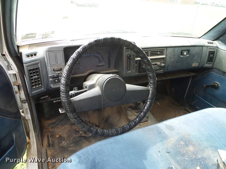 image for item DD8215 1988 Chevrolet S10 pickup truck