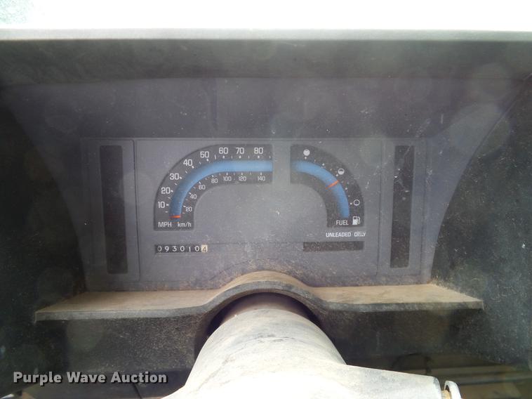 image for item DD8215 1988 Chevrolet S10 pickup truck