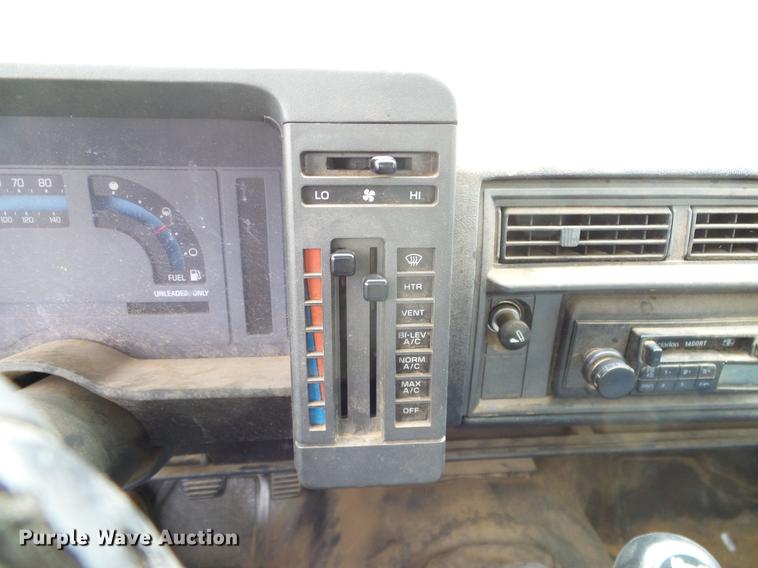 image for item DD8215 1988 Chevrolet S10 pickup truck
