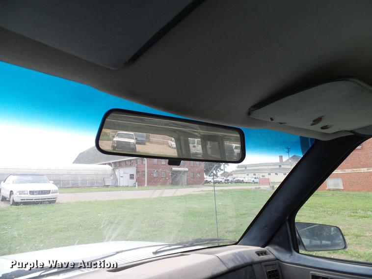 image for item DD8215 1988 Chevrolet S10 pickup truck