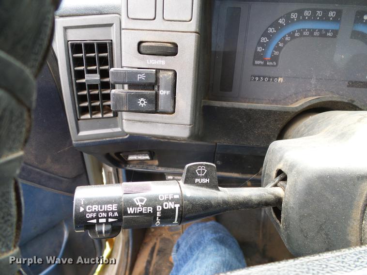 image for item DD8215 1988 Chevrolet S10 pickup truck