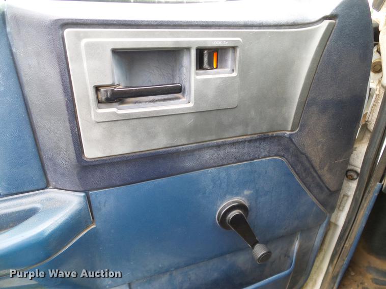 image for item DD8215 1988 Chevrolet S10 pickup truck