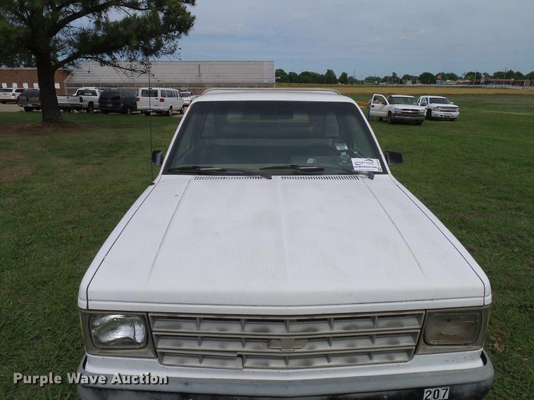 image for item DD8215 1988 Chevrolet S10 pickup truck