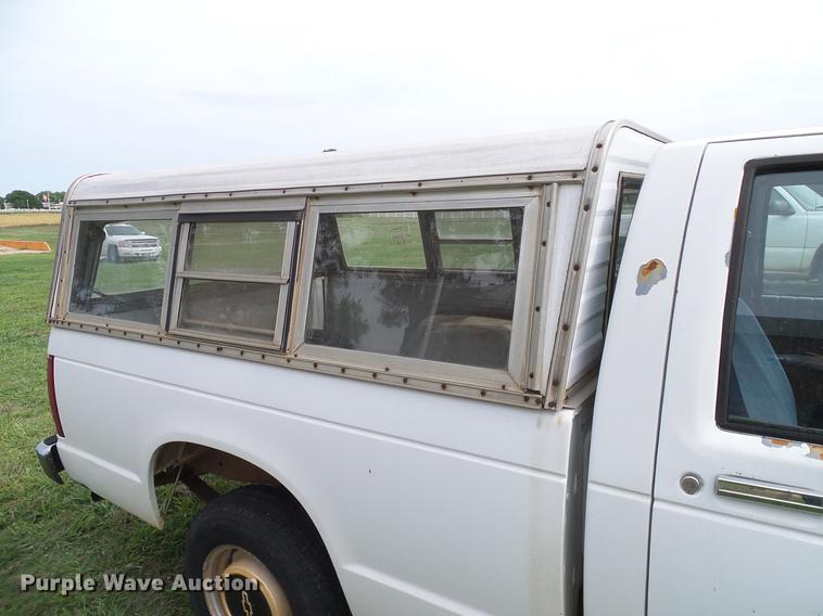 image for item DD8215 1988 Chevrolet S10 pickup truck