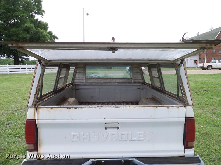 image for item DD8215 1988 Chevrolet S10 pickup truck