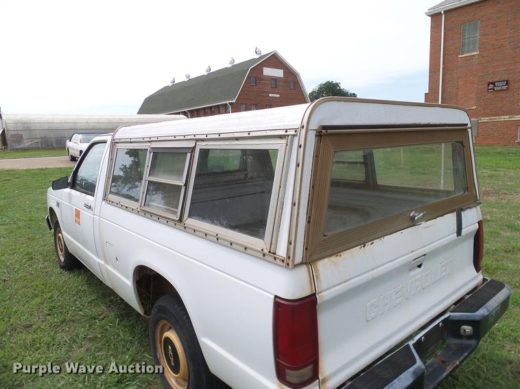 image for item DD8215 1988 Chevrolet S10 pickup truck