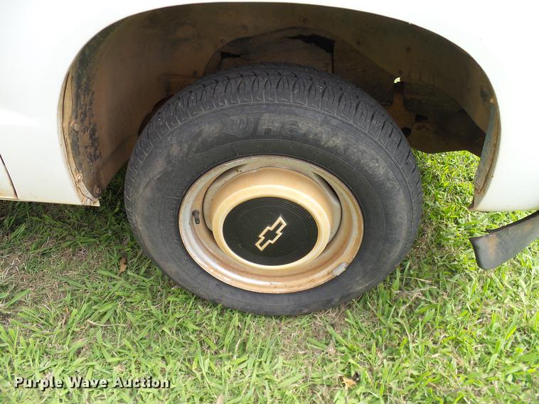 image for item DD8215 1988 Chevrolet S10 pickup truck