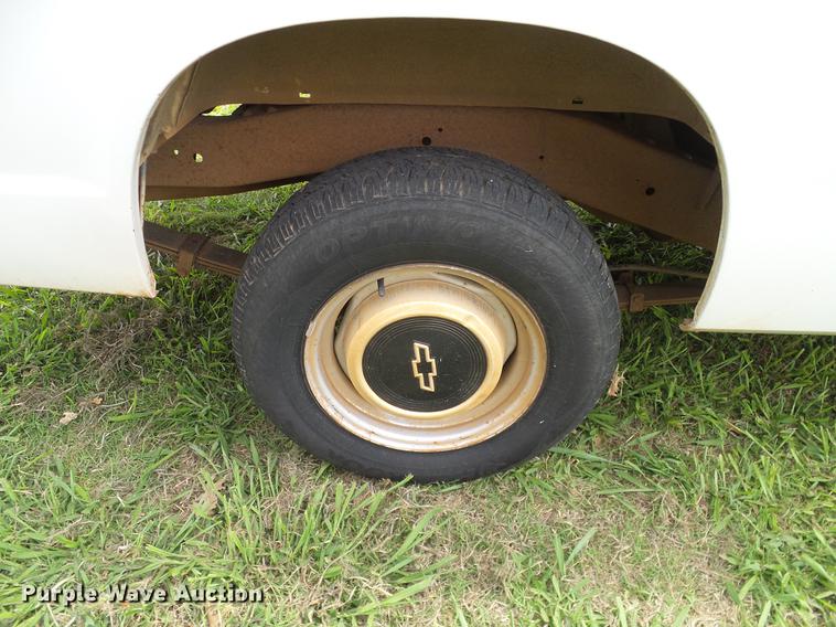 image for item DD8215 1988 Chevrolet S10 pickup truck